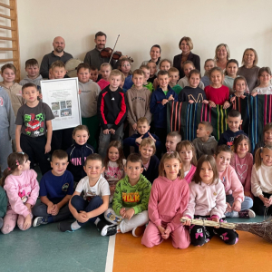 Grupowe zdjęcie uczestników spotkania.