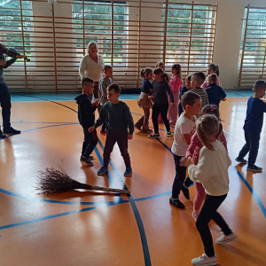 Żabawa w "Mietlarza"