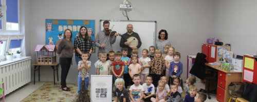 Zabawy z tradycją – przedszkolaki z Łaguszowa w projekcie „Domy pachnące ziołami”