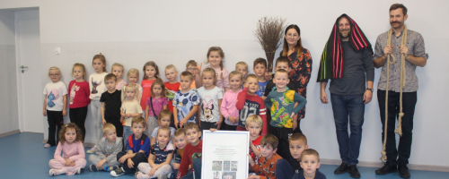 Tradycja w ruchu – przedszkolaki z Łaguszowa na warsztatach „Domy pachnące ziołami”