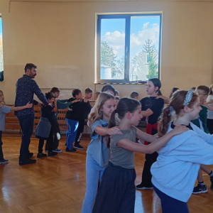 Zabawa w Gąsiennice.