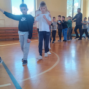 Zabawa w Gąsiennice.