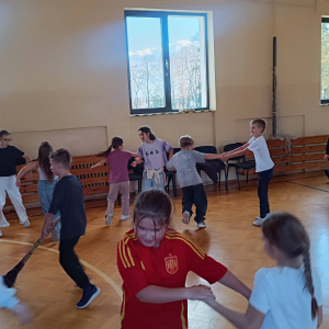 Mietlarz - wspólna zabawa.