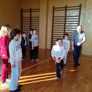 zabawa ludowa w Uciekła mi przepóreczka.