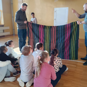 Zabawa ludowa - Kurtyna