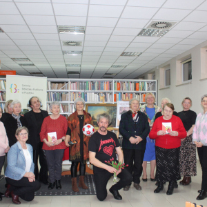 Grupowe zdjęcie uczestników wydarzenia.