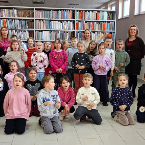 Grupowe zdjęcie uczestników wydarzenia.