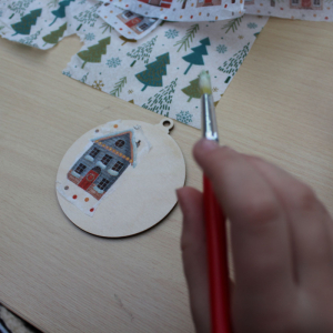 Bombka wykonana metodą dequpage.