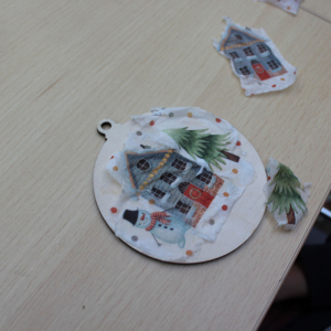 Bombka wykonana metodą dequpage.