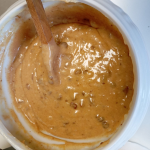 W naczyniu przygotowana masa keksowa