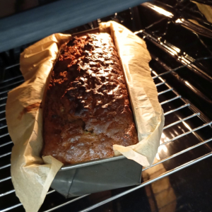 Rumiane ciasto w piekarniku