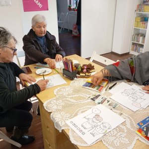 Trzy seniorki na spotkaniu Siłowni Pamięci
