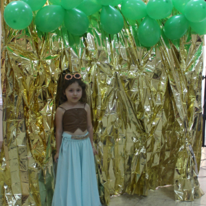 Mała dzidewczynka jako piosenkarka Shakira.